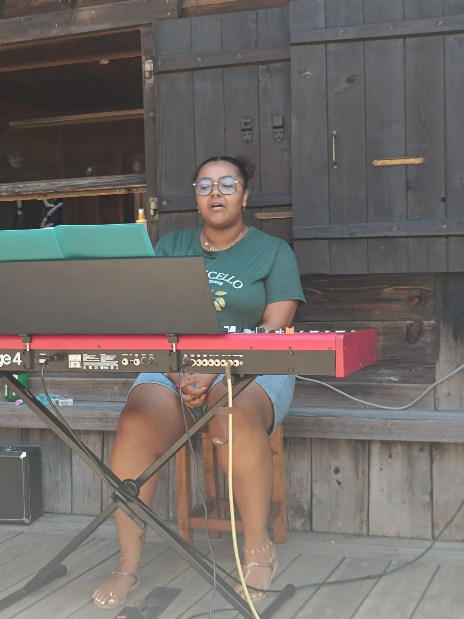 Au piano pour le concert du midi